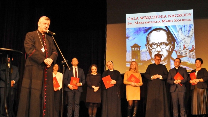 foto:  Księża Przemysław Gawlas i Jakub Kuliński laureatami „Nagrody św. Maksymiliana Marii Kolbego”
